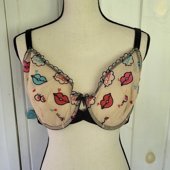 Savage X Fenty Other - Savage X Fenty Unlined Cute Af Nude Print Bra